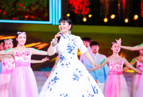 我國(guó)著名歌唱家殷秀梅女士演唱