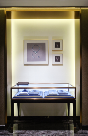 外灘三號(hào)旗艦店展示柜